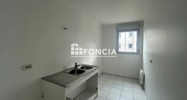 Location Appartement 4 pièces 77.56 m² - Saint-ouen-l'aumône 95310
