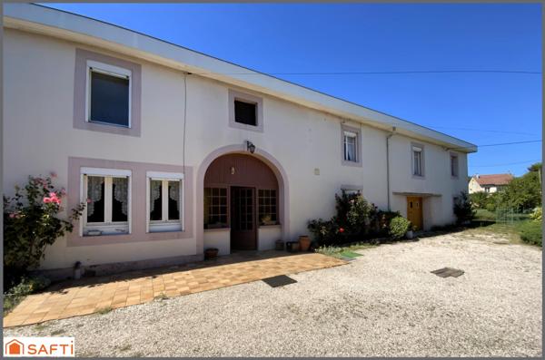 ANCIEN CORPS DE FERME BEAUX VOLUMES ET ANNEXES . GRAND TERRAIN AU CALME