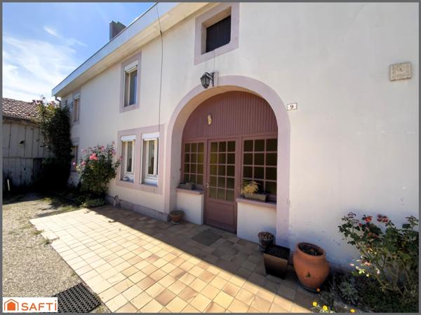ANCIEN CORPS DE FERME BEAUX VOLUMES ET ANNEXES . GRAND TERRAIN AU CALME