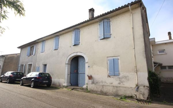 Immeuble à vendre    9 pièces •  Orthez