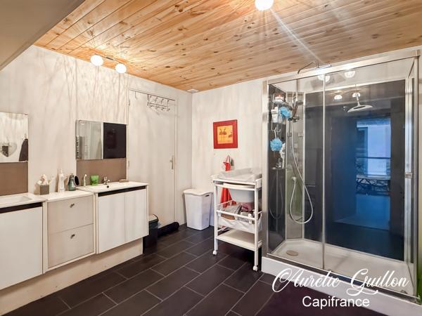LONGÈRE RÉNOVÉE 165 m² – LUMINEUSE, VOLUMES EXCEPTIONNELS ET CHARME DE LA PIERRE