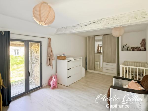 LONGÈRE RÉNOVÉE 165 m² – LUMINEUSE, VOLUMES EXCEPTIONNELS ET CHARME DE LA PIERRE