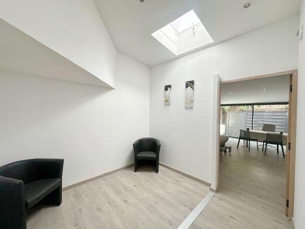 Appartement
                                                                                                                                                                                                                                                                                                                        2 pièce(s)                                                                                                                                                                                                          2 chambre(s)                                                                                                                                                                                                          79  m²