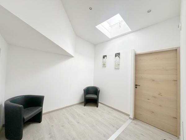 Appartement
                                                                                                                                                                                                                                                                                                                        2 pièce(s)                                                                                                                                                                                                          2 chambre(s)                                                                                                                                                                                                          79  m²