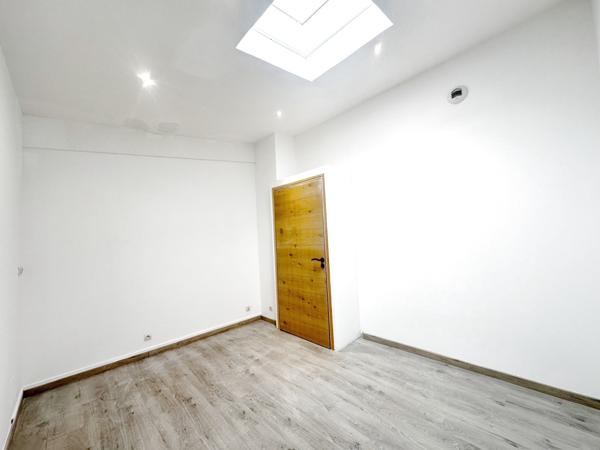 Appartement
                                                                                                                                                                                                                                                                                                                        2 pièce(s)                                                                                                                                                                                                          2 chambre(s)                                                                                                                                                                                                          79  m²