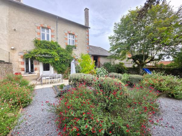 A 3 MN DE BESSINES - COUP DE COEUR POUR CETTE BELLE MAISON DE CARACTERE AVEC JOLI JARDIN ET PISCINE