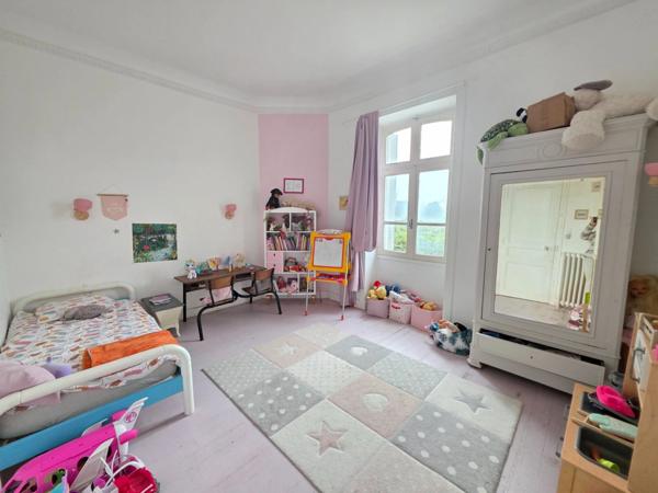 A 3 MN DE BESSINES - COUP DE COEUR POUR CETTE BELLE MAISON DE CARACTERE AVEC JOLI JARDIN ET PISCINE