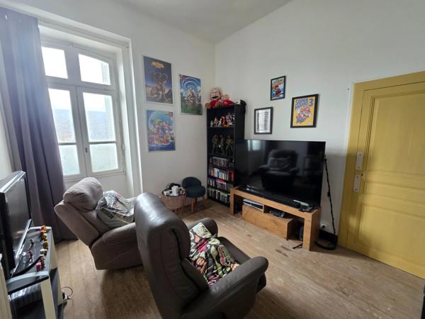 A 3 MN DE BESSINES - COUP DE COEUR POUR CETTE BELLE MAISON DE CARACTERE AVEC JOLI JARDIN ET PISCINE