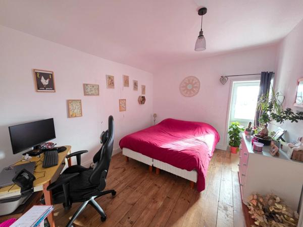 A 3 MN DE BESSINES - COUP DE COEUR POUR CETTE BELLE MAISON DE CARACTERE AVEC JOLI JARDIN ET PISCINE