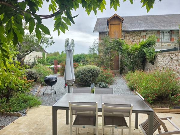 A 3 MN DE BESSINES - COUP DE COEUR POUR CETTE BELLE MAISON DE CARACTERE AVEC JOLI JARDIN ET PISCINE