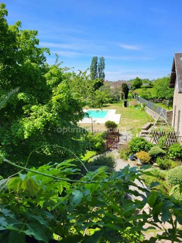 A 3 MN DE BESSINES - COUP DE COEUR POUR CETTE BELLE MAISON DE CARACTERE AVEC JOLI JARDIN ET PISCINE