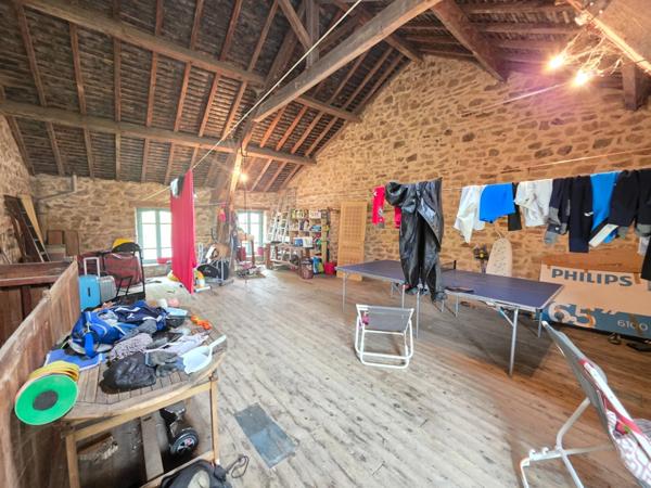 A 3 MN DE BESSINES - COUP DE COEUR POUR CETTE BELLE MAISON DE CARACTERE AVEC JOLI JARDIN ET PISCINE