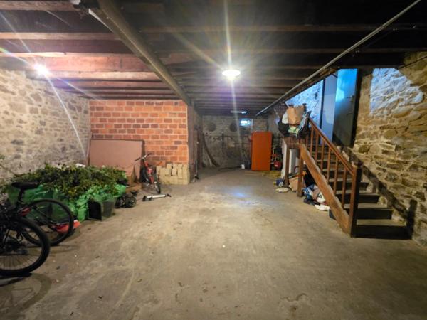 A 3 MN DE BESSINES - COUP DE COEUR POUR CETTE BELLE MAISON DE CARACTERE AVEC JOLI JARDIN ET PISCINE