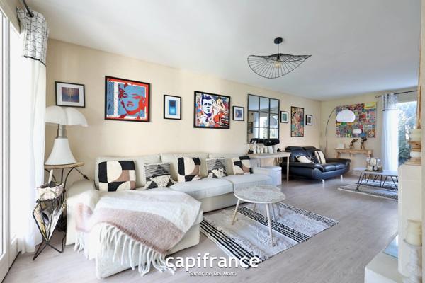 Maison 8 pièces TASSIN LE BOURG (69) de 157m² avec piscine, sous sol et garage - Parcelle de 817m²