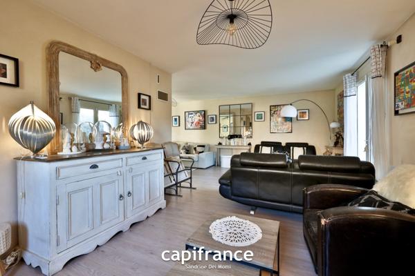 Maison 8 pièces TASSIN LE BOURG (69) de 157m² avec piscine, sous sol et garage - Parcelle de 817m²