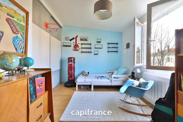 Maison 8 pièces TASSIN LE BOURG (69) de 157m² avec piscine, sous sol et garage - Parcelle de 817m²