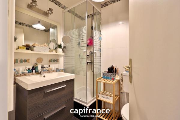 Maison 8 pièces TASSIN LE BOURG (69) de 157m² avec piscine, sous sol et garage - Parcelle de 817m²