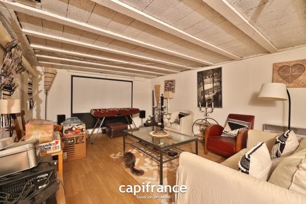 Maison 8 pièces TASSIN LE BOURG (69) de 157m² avec piscine, sous sol et garage - Parcelle de 817m²