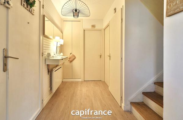 Maison 8 pièces TASSIN LE BOURG (69) de 157m² avec piscine, sous sol et garage - Parcelle de 817m²