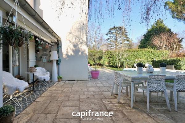 Maison 8 pièces TASSIN LE BOURG (69) de 157m² avec piscine, sous sol et garage - Parcelle de 817m²