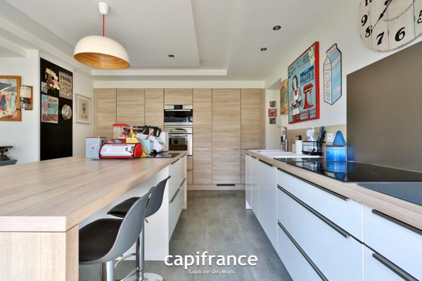 Maison 8 pièces TASSIN LE BOURG (69) de 157m² avec piscine, sous sol et garage - Parcelle de 817m²