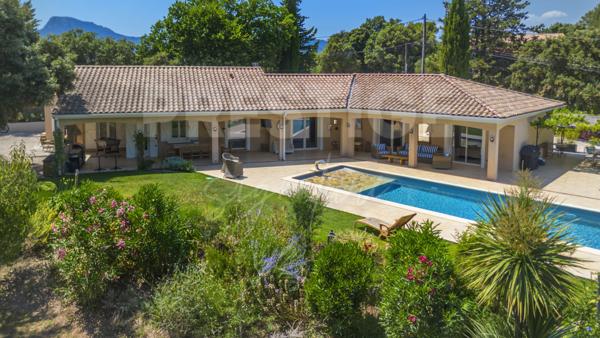 Villa 4 pièce(s) 3 chambre(s) 177 m²