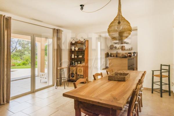 Villa 4 pièce(s) 3 chambre(s) 177 m²