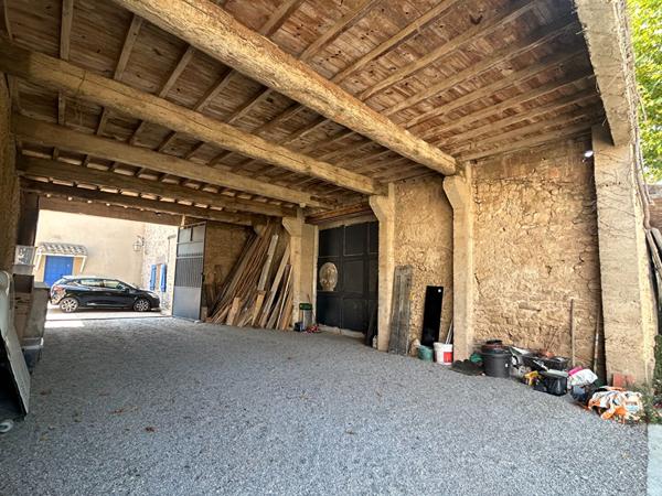 À vendre : superbe domaine rénové au coeur du village ! Porche de Carcassonne
