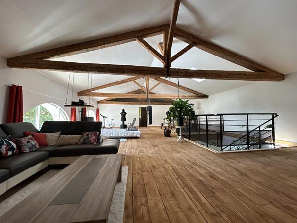 À vendre : superbe domaine rénové au coeur du village ! Porche de Carcassonne