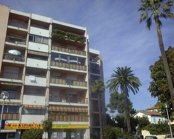 Appartement à louer    1 pièce • 33,21 m2 Cagnes-sur-Mer