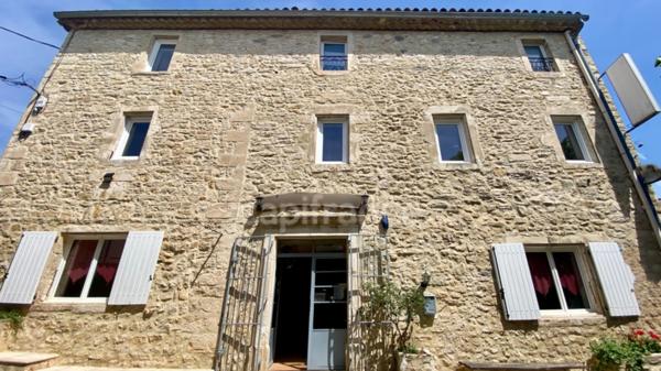 Grande maison de caractère 220m2 en pierre à Vagnas (07), à proximité de Vallon-Pont-d’Arc
