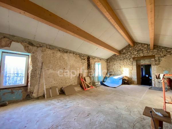 Grande maison de caractère 220m2 en pierre à Vagnas (07), à proximité de Vallon-Pont-d’Arc
