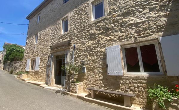 Grande maison de caractère 220m2 en pierre à Vagnas (07), à proximité de Vallon-Pont-d’Arc