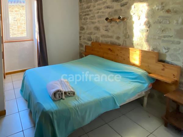 Grande maison de caractère 220m2 en pierre à Vagnas (07), à proximité de Vallon-Pont-d’Arc
