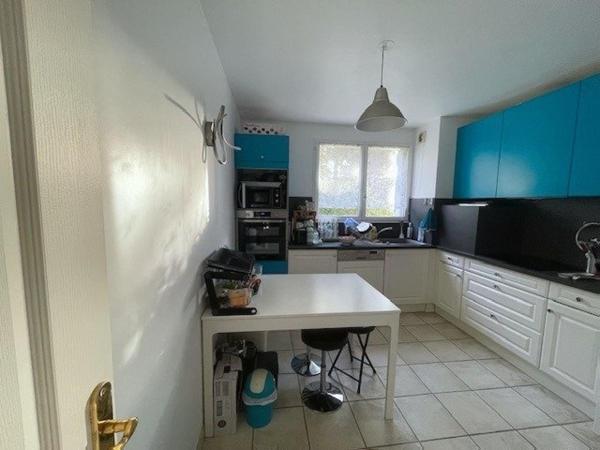 T4 de 77m², avec box, dans une résidence familiale sur les bords de Seine