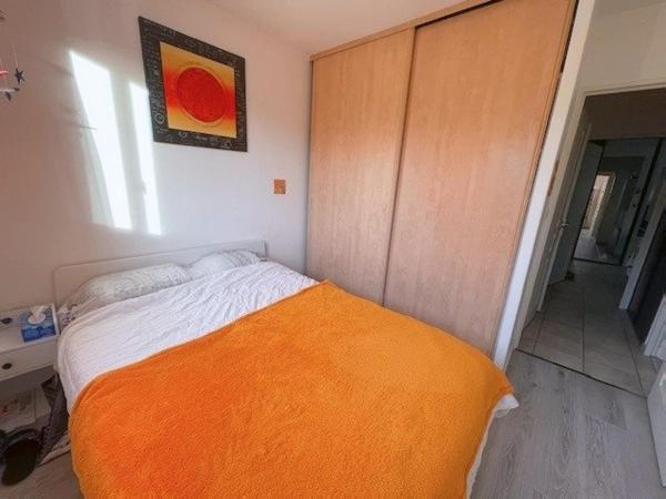 T4 de 77m², avec box, dans une résidence familiale sur les bords de Seine