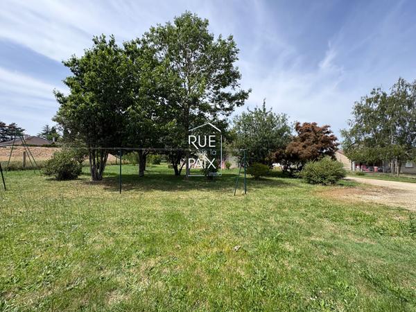 86190 VOUILLE Terrain constructible Vouillé 1200m²