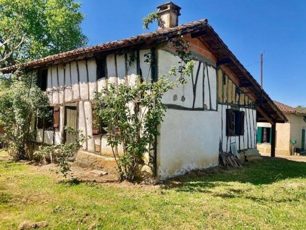 ENSEMBLE  IMMOBILIER A RENOVER SUR 23492 M2