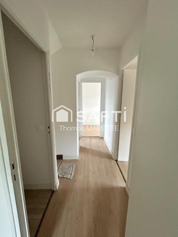 ? Entre Saint-Sever et Villedieu-les-Poêles, découvrez cet ensemble immobilier en pierre offrant deux logements indépendants, un fort potentiel d'aménagement et un cadre de vie paisible sur environ 6 000 m² de terrain. ? Amoureux de la pierre et des projets à fort potentiel, laissez-vous séduire par cet ensemble immobilier de caractère composé de deux habitations indépendantes au cœur d'un environnement verdoyant. ? Investissement locatif, projet familial ou résidence principale : cet ensemble immobilier en pierre de 130 m² offre de multiples possibilités dans un cadre calme et recherché. ? Une opportunité rare entre Saint-Sever et Villedieu-les-Poêles : deux maisons en pierre réunissables, un grand terrain et un potentiel exceptionnel à exploiter. ? Charme de l'ancien, potentiel d'évolution et environnement paisible : découvrez cet ensemble immobilier en pierre idéal pour concrétiser tous vos projets.