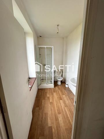 ? Entre Saint-Sever et Villedieu-les-Poêles, découvrez cet ensemble immobilier en pierre offrant deux logements indépendants, un fort potentiel d'aménagement et un cadre de vie paisible sur environ 6 000 m² de terrain. ? Amoureux de la pierre et des projets à fort potentiel, laissez-vous séduire par cet ensemble immobilier de caractère composé de deux habitations indépendantes au cœur d'un environnement verdoyant. ? Investissement locatif, projet familial ou résidence principale : cet ensemble immobilier en pierre de 130 m² offre de multiples possibilités dans un cadre calme et recherché. ? Une opportunité rare entre Saint-Sever et Villedieu-les-Poêles : deux maisons en pierre réunissables, un grand terrain et un potentiel exceptionnel à exploiter. ? Charme de l'ancien, potentiel d'évolution et environnement paisible : découvrez cet ensemble immobilier en pierre idéal pour concrétiser tous vos projets.
