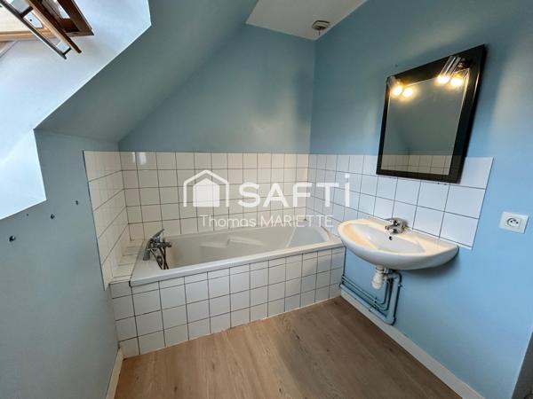 ? Entre Saint-Sever et Villedieu-les-Poêles, découvrez cet ensemble immobilier en pierre offrant deux logements indépendants, un fort potentiel d'aménagement et un cadre de vie paisible sur environ 6 000 m² de terrain. ? Amoureux de la pierre et des projets à fort potentiel, laissez-vous séduire par cet ensemble immobilier de caractère composé de deux habitations indépendantes au cœur d'un environnement verdoyant. ? Investissement locatif, projet familial ou résidence principale : cet ensemble immobilier en pierre de 130 m² offre de multiples possibilités dans un cadre calme et recherché. ? Une opportunité rare entre Saint-Sever et Villedieu-les-Poêles : deux maisons en pierre réunissables, un grand terrain et un potentiel exceptionnel à exploiter. ? Charme de l'ancien, potentiel d'évolution et environnement paisible : découvrez cet ensemble immobilier en pierre idéal pour concrétiser tous vos projets.