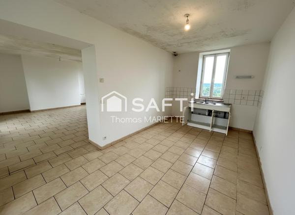 ? Entre Saint-Sever et Villedieu-les-Poêles, découvrez cet ensemble immobilier en pierre offrant deux logements indépendants, un fort potentiel d'aménagement et un cadre de vie paisible sur environ 6 000 m² de terrain. ? Amoureux de la pierre et des projets à fort potentiel, laissez-vous séduire par cet ensemble immobilier de caractère composé de deux habitations indépendantes au cœur d'un environnement verdoyant. ? Investissement locatif, projet familial ou résidence principale : cet ensemble immobilier en pierre de 130 m² offre de multiples possibilités dans un cadre calme et recherché. ? Une opportunité rare entre Saint-Sever et Villedieu-les-Poêles : deux maisons en pierre réunissables, un grand terrain et un potentiel exceptionnel à exploiter. ? Charme de l'ancien, potentiel d'évolution et environnement paisible : découvrez cet ensemble immobilier en pierre idéal pour concrétiser tous vos projets.