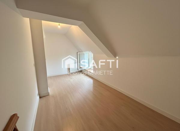 ? Entre Saint-Sever et Villedieu-les-Poêles, découvrez cet ensemble immobilier en pierre offrant deux logements indépendants, un fort potentiel d'aménagement et un cadre de vie paisible sur environ 6 000 m² de terrain. ? Amoureux de la pierre et des projets à fort potentiel, laissez-vous séduire par cet ensemble immobilier de caractère composé de deux habitations indépendantes au cœur d'un environnement verdoyant. ? Investissement locatif, projet familial ou résidence principale : cet ensemble immobilier en pierre de 130 m² offre de multiples possibilités dans un cadre calme et recherché. ? Une opportunité rare entre Saint-Sever et Villedieu-les-Poêles : deux maisons en pierre réunissables, un grand terrain et un potentiel exceptionnel à exploiter. ? Charme de l'ancien, potentiel d'évolution et environnement paisible : découvrez cet ensemble immobilier en pierre idéal pour concrétiser tous vos projets.