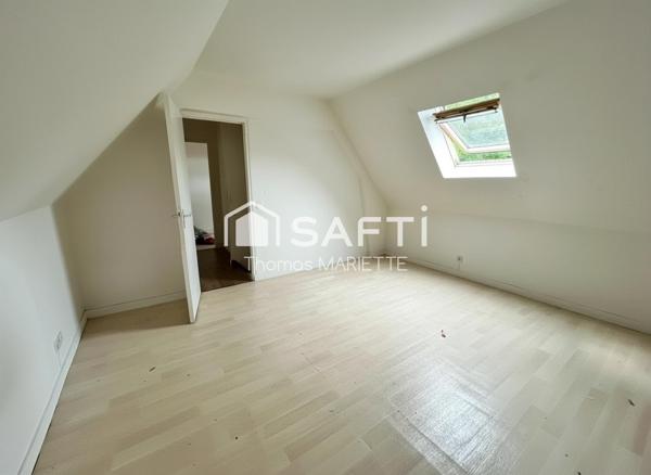? Entre Saint-Sever et Villedieu-les-Poêles, découvrez cet ensemble immobilier en pierre offrant deux logements indépendants, un fort potentiel d'aménagement et un cadre de vie paisible sur environ 6 000 m² de terrain. ? Amoureux de la pierre et des projets à fort potentiel, laissez-vous séduire par cet ensemble immobilier de caractère composé de deux habitations indépendantes au cœur d'un environnement verdoyant. ? Investissement locatif, projet familial ou résidence principale : cet ensemble immobilier en pierre de 130 m² offre de multiples possibilités dans un cadre calme et recherché. ? Une opportunité rare entre Saint-Sever et Villedieu-les-Poêles : deux maisons en pierre réunissables, un grand terrain et un potentiel exceptionnel à exploiter. ? Charme de l'ancien, potentiel d'évolution et environnement paisible : découvrez cet ensemble immobilier en pierre idéal pour concrétiser tous vos projets.