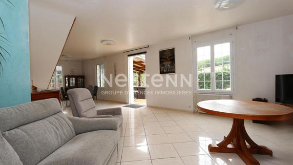 Vaste propriété au calme d'une impasse sur une parcelle de terrain de 570 m²