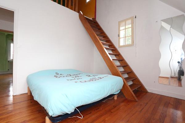 Vaste propriété au calme d'une impasse sur une parcelle de terrain de 570 m²