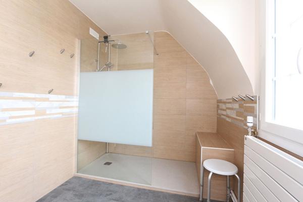 Vaste propriété au calme d'une impasse sur une parcelle de terrain de 570 m²