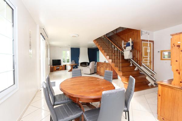 Vaste propriété au calme d'une impasse sur une parcelle de terrain de 570 m²