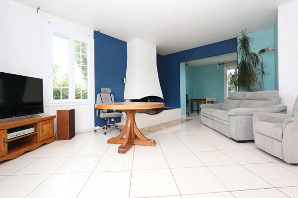 Vaste propriété au calme d'une impasse sur une parcelle de terrain de 570 m²