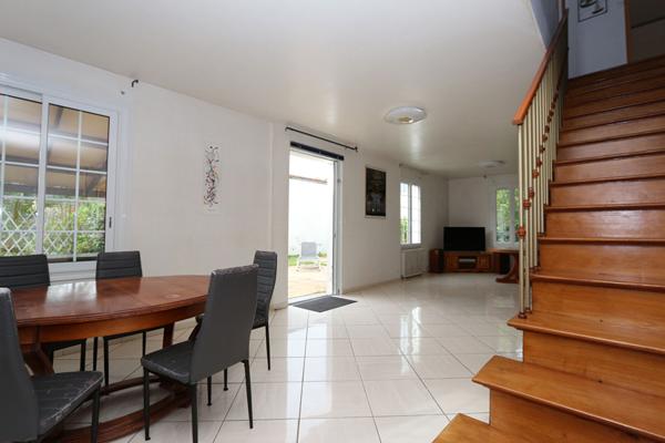 Vaste propriété au calme d'une impasse sur une parcelle de terrain de 570 m²